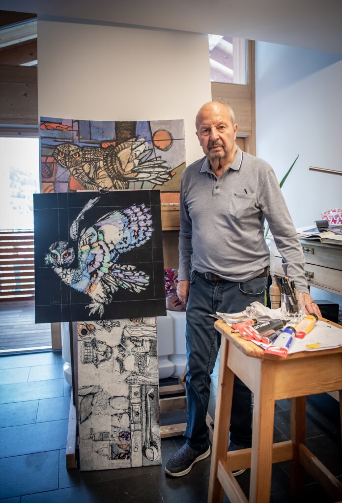 Gl'artist en siu atelier a Sursaissa, a caschun da siu 85avel anniversari.