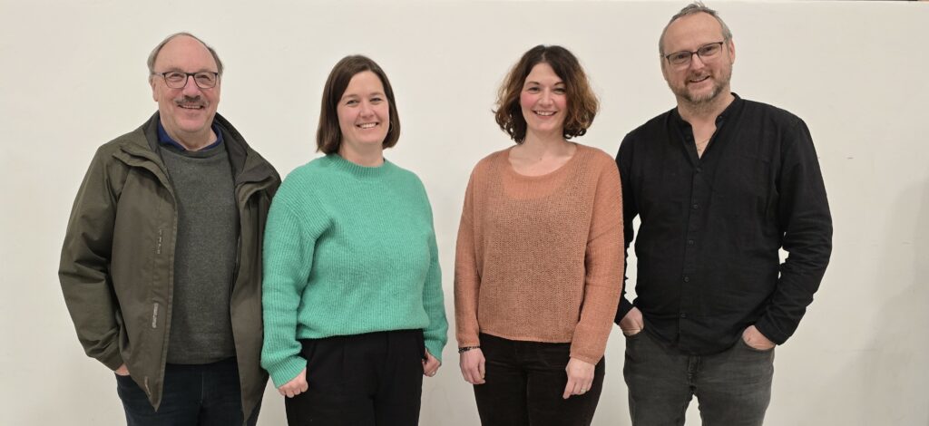 La suprastonza dall'uniun La Chanzun Rumantscha, da sen. Giusep Giuanin Decurtins, Flavia Walder, Iris Cadalbert e Clau Scherrer.