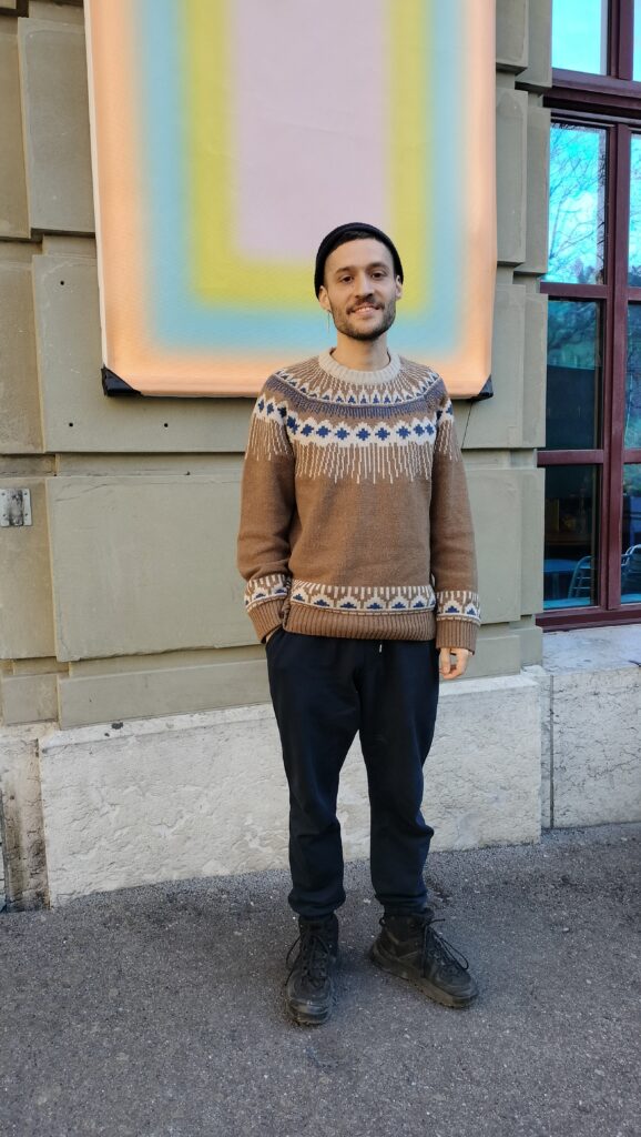 Flurin Jecker davant il Progr a Berna