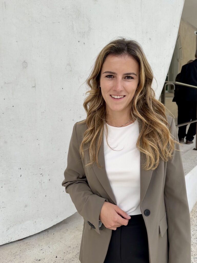 Sarina Caduff, a caschun da sia emprema sesida el Cussegl grond a Cuera, ils 20-10-2025.
