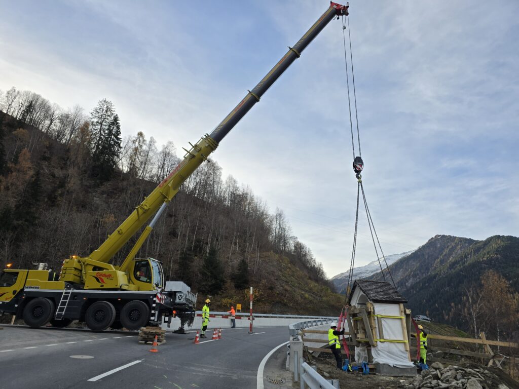 Il bratsch liung dalla tschaghegna sin rodas ha tschappau gl'object da 10,1 tonna per alzar el sur la via vi el liug niev.