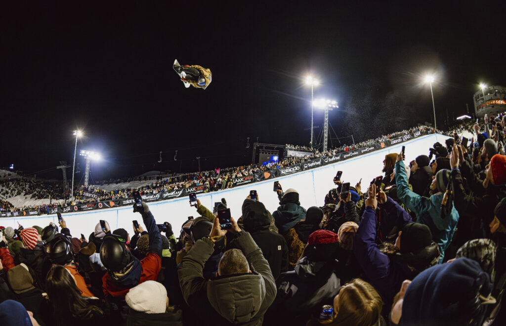 Scotty James ei in idol che biars han vuliu fotografar sez al final dalla sonda-sera sil Crap Sogn Gion.