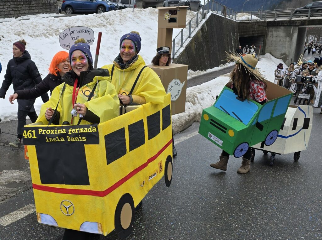 L'uniun da dunnas ei "carrada" sin via ed ha rendiu attent alla situaziun da traffic.