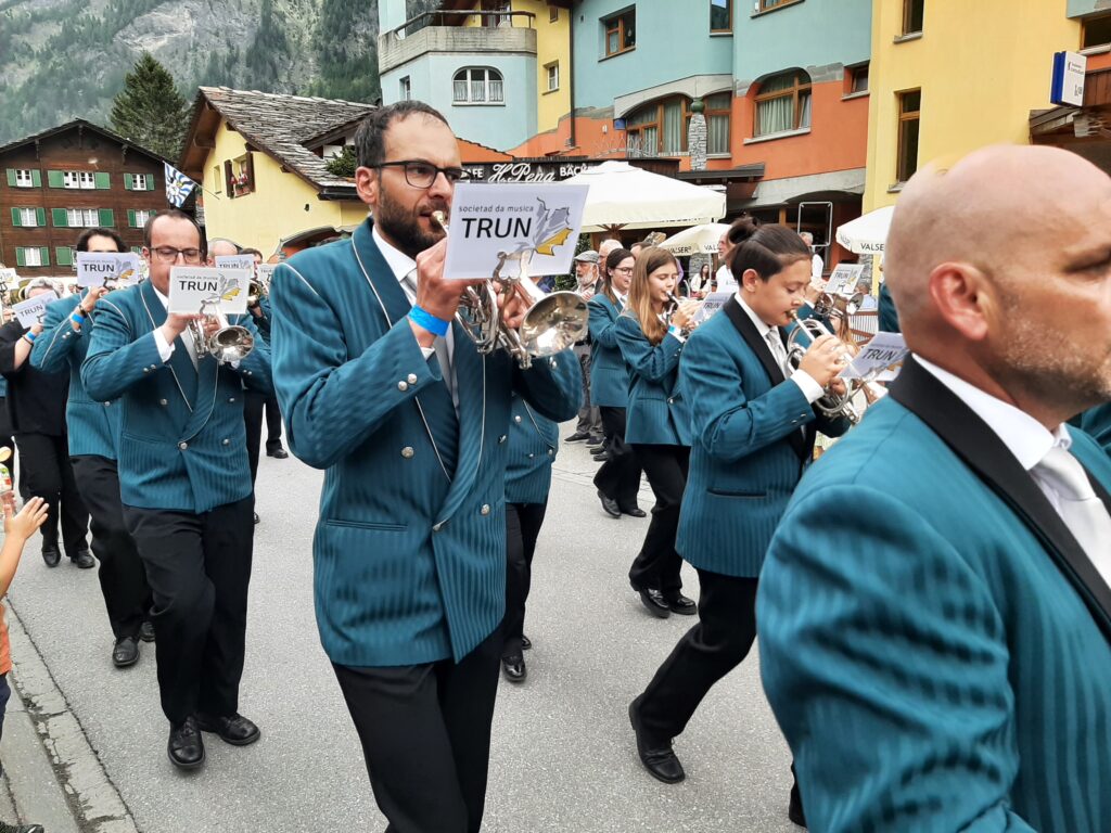 La Societad da musica Trun, a caschun dalla fiasta da musica districtuala ils 3 da zercladur 2023 a Val S. Pieder.