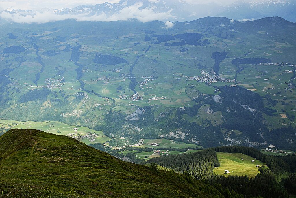 Vesta silla Lumnezia, da sid viers nord.