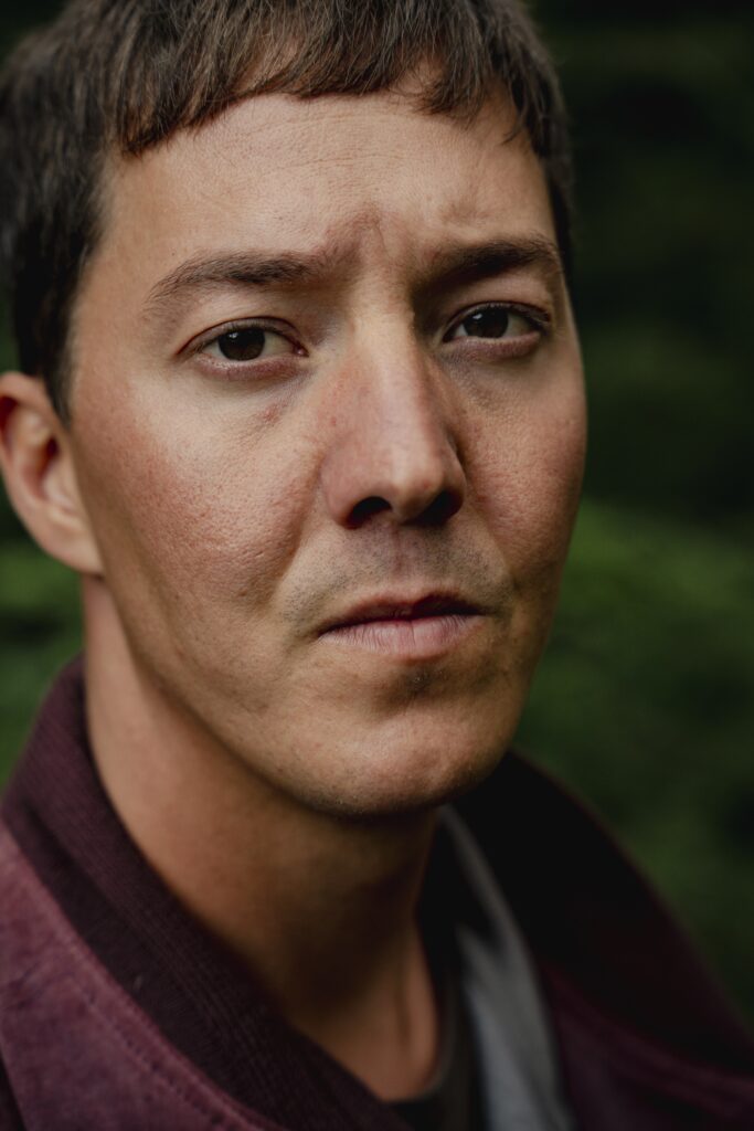 Mattiu Defuns ha ediu igl album "auras".