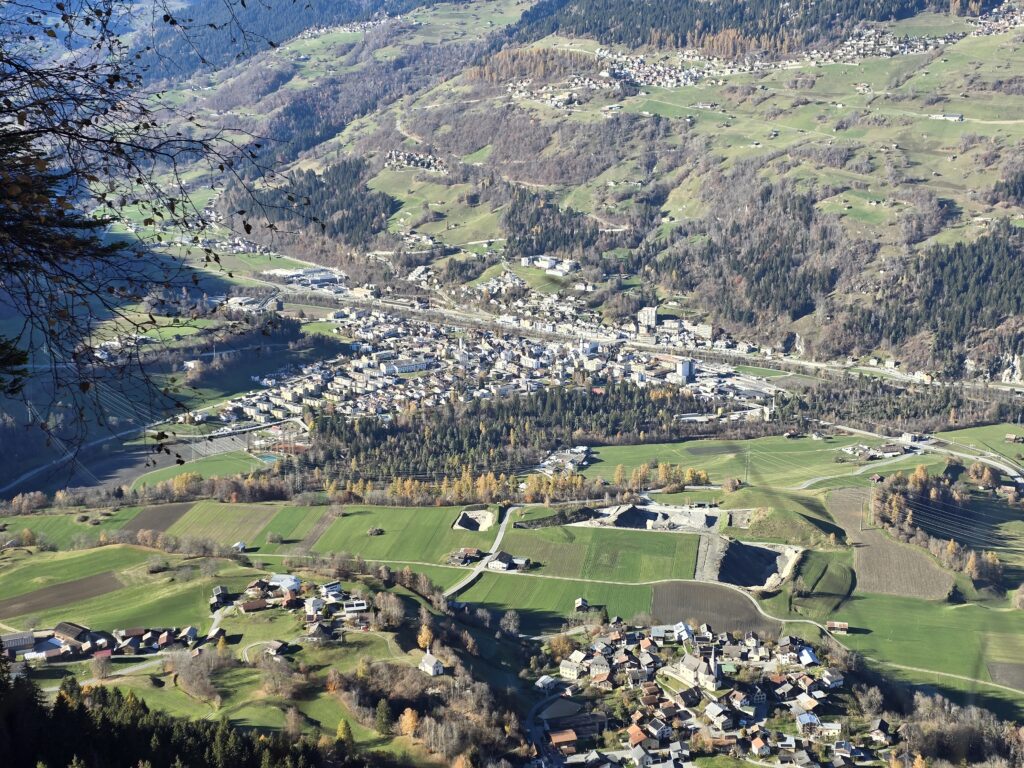 Glion e siu contuorn, sut Sevgein, sura Ruschein, Rueun e Schnaus.