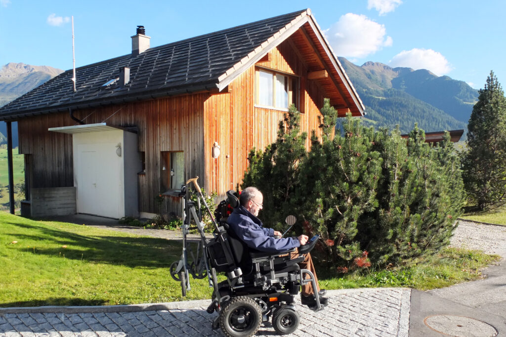 Culla sutga da rodas ed il rollatur ch'ei montaus vid quella ei Haimo Heisch staus mobils ed ha saviu far spassegiadas.