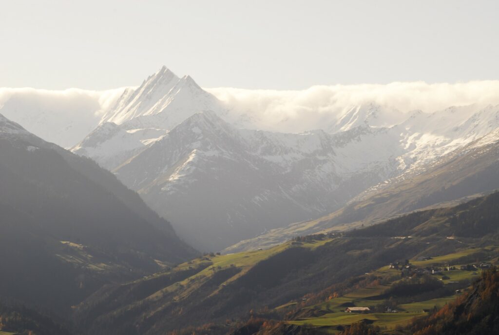 La OEZ vul rimnar las auas entadem la Lumnezia e menar quellas en in conduct da 13 kilometers encunter il Rein posteriur a Giuvaulta.