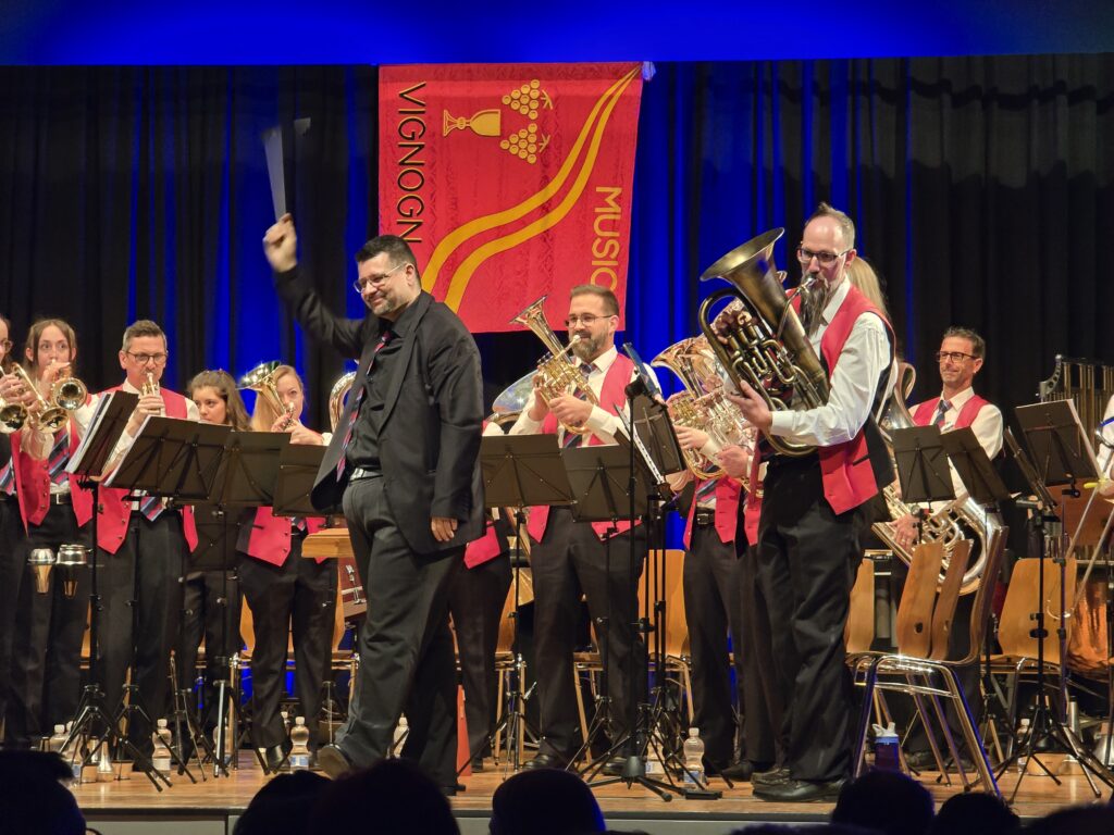 Sunau e divertiu gl'auditori: La Societad da musica Vignogn a caschun da siu concert annual.