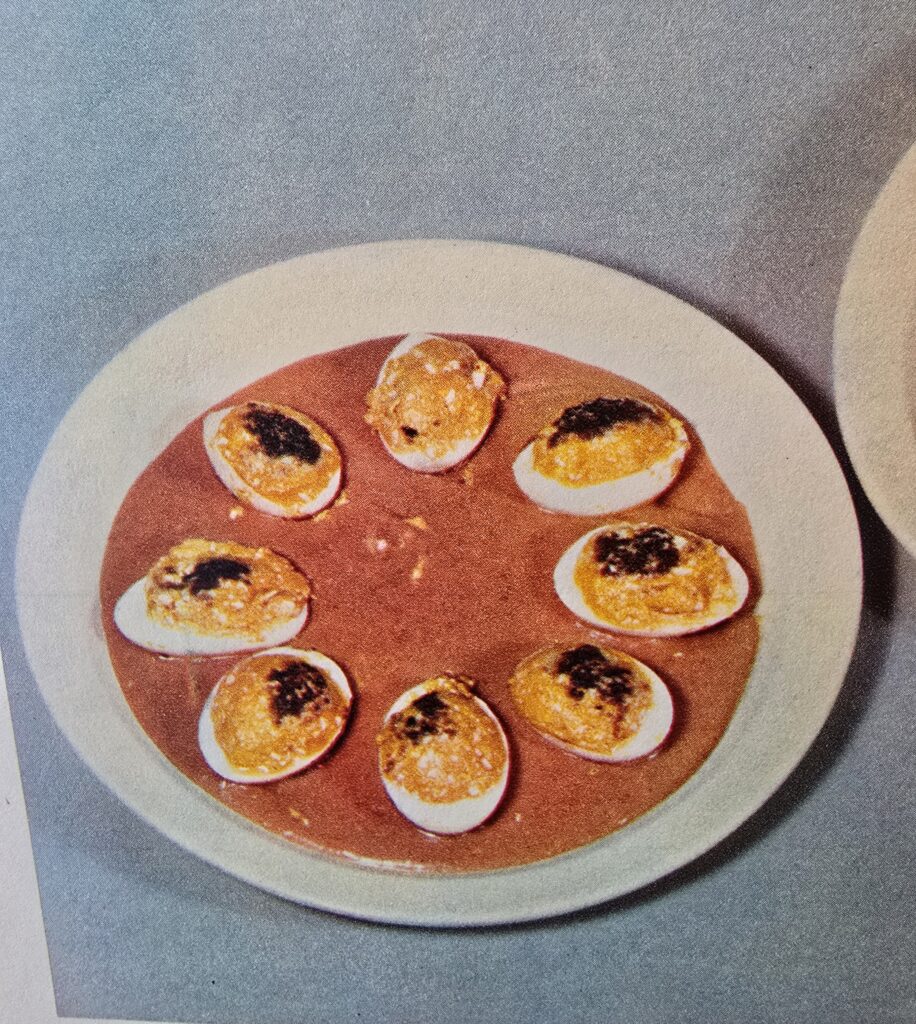 In taglier cun ovs cotgs.