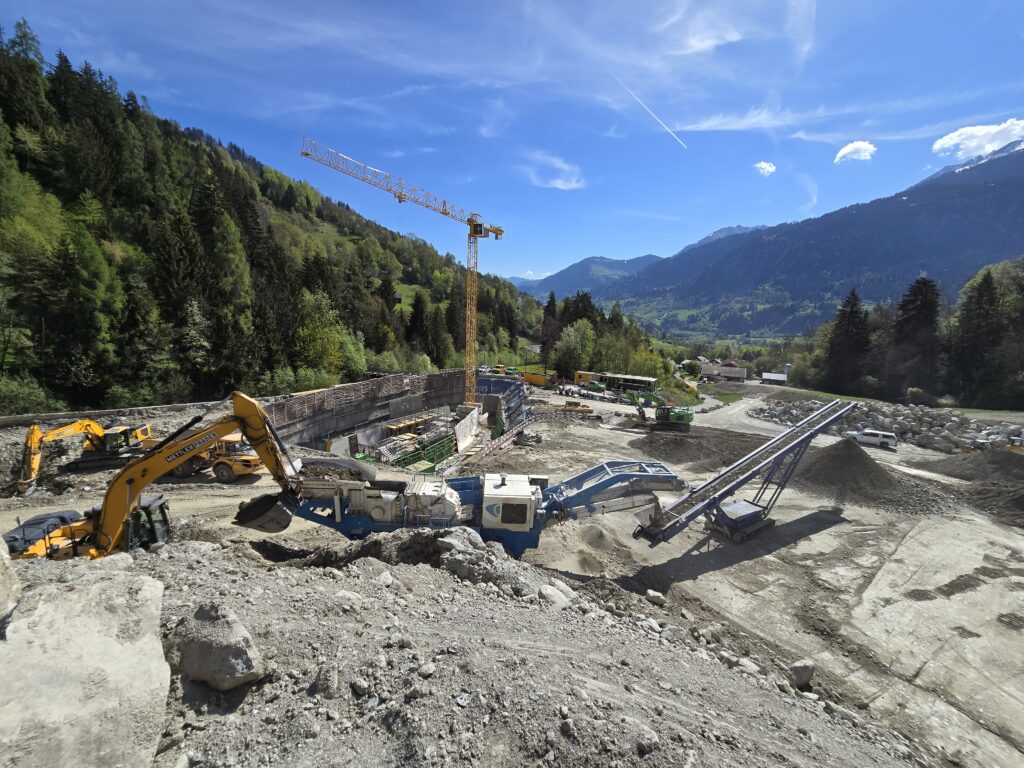 Survesta digl entir plazzal gigantic sur Schluein.