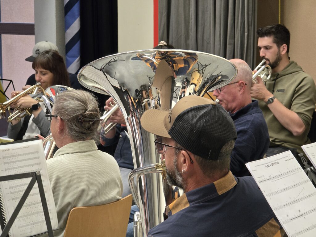 Vesta els registers, curont gl'exercezi pil concert annual special.