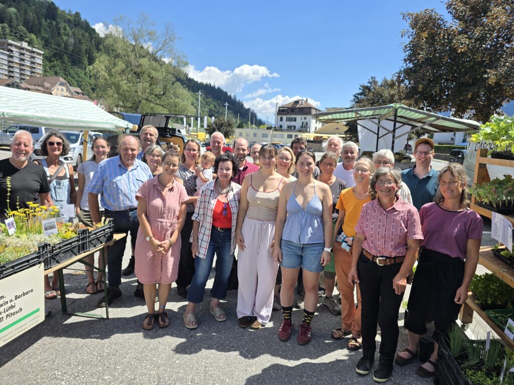 Las persunas ch'ein presentas mintga sonda alla fiera jamnila a Glion. Lydia Bapst-Jörger (davon, secunda da sen.) ei la fundatura ed inizianta. Ella viseta aunc adina "sia" fiera.