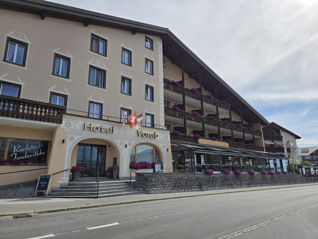 Il hotel Vorab a Flem Vitg ei in dils menaschis ch'ei confruntaus culla midada da generaziun.